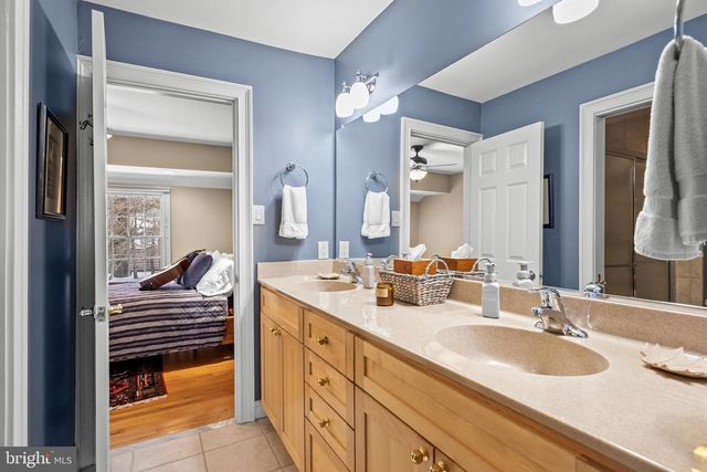 26 CARRIAGE HOUSE CT, Cherry Hill, NJ 08003