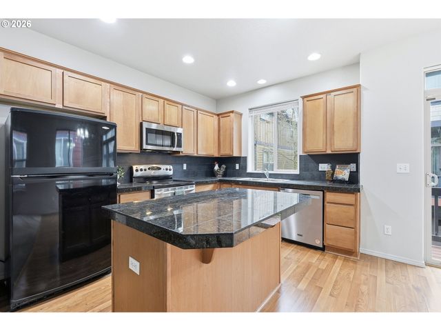 1450 Ne EDGEFIELD St, Hillsboro, OR 97124