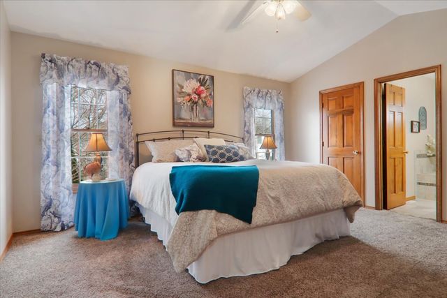 8 Minks Court, Bloomington, IL 61704