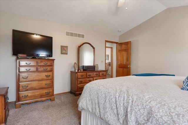 8 Minks Court, Bloomington, IL 61704