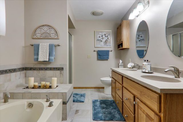 8 Minks Court, Bloomington, IL 61704