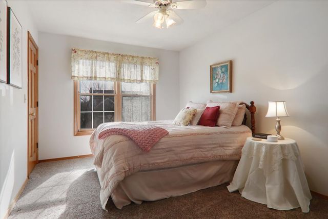 8 Minks Court, Bloomington, IL 61704