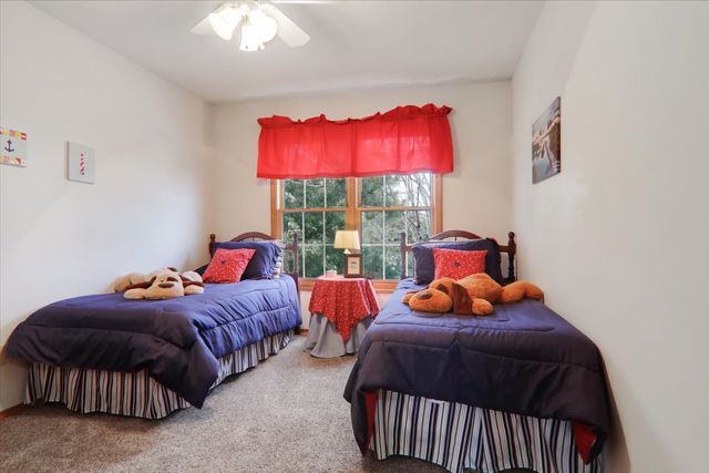 8 Minks Court, Bloomington, IL 61704