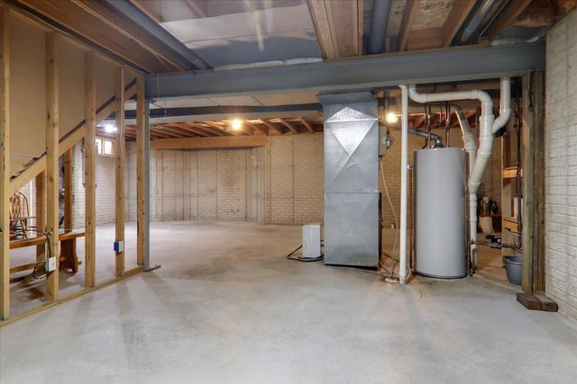 8 Minks Court, Bloomington, IL 61704