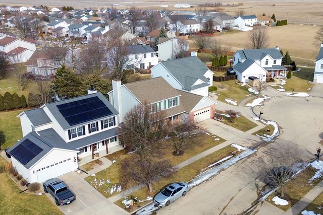 8 Minks Court, Bloomington, IL 61704