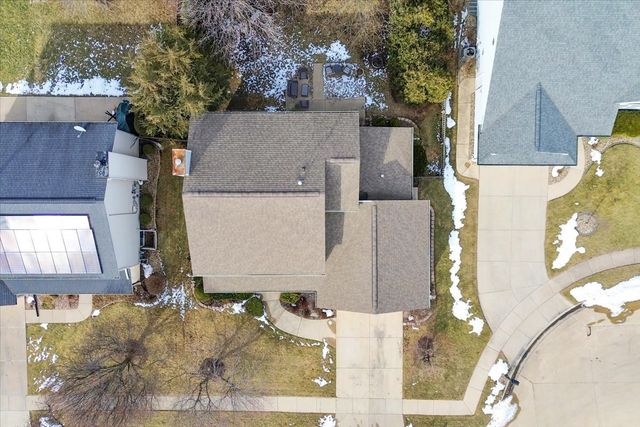8 Minks Court, Bloomington, IL 61704