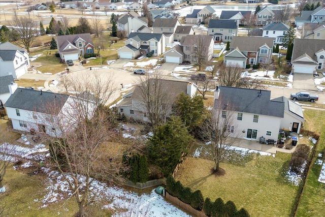 8 Minks Court, Bloomington, IL 61704