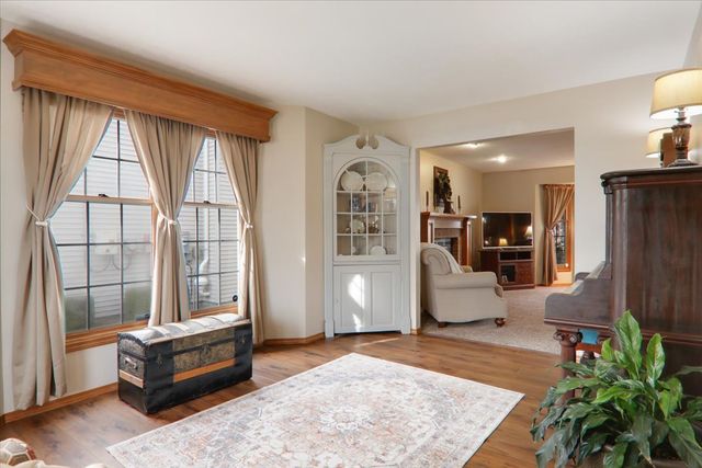 8 Minks Court, Bloomington, IL 61704