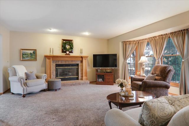 8 Minks Court, Bloomington, IL 61704