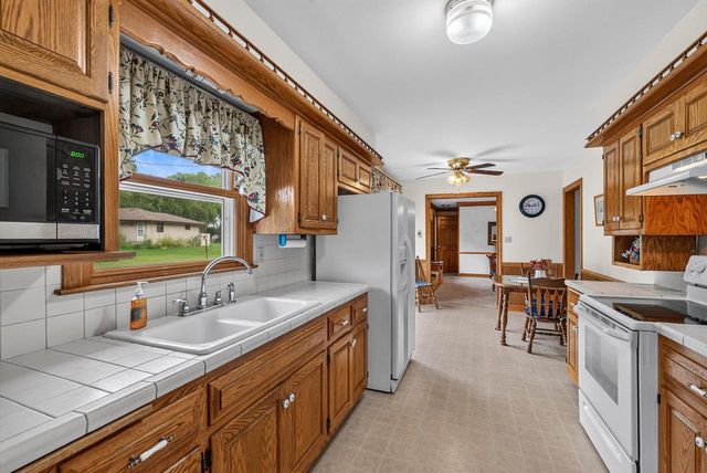 W154N6431 Marvel DRIVE, Menomonee Falls, WI 53051
