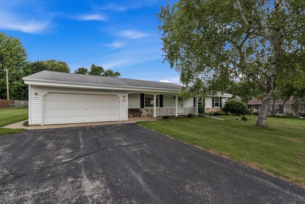 W154N6431 Marvel DRIVE, Menomonee Falls, WI 53051
