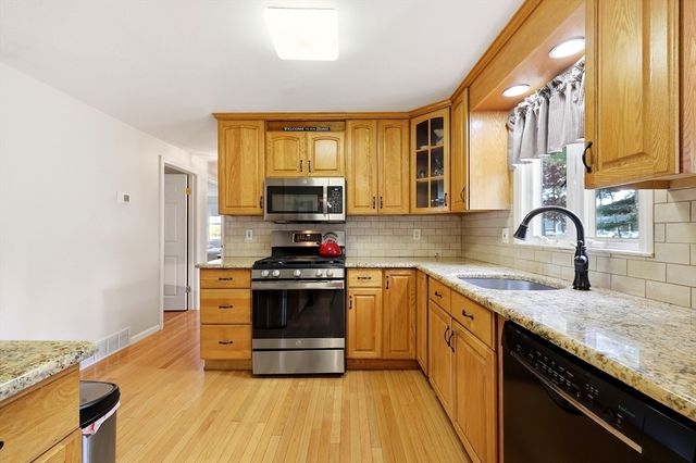 74 Shannon Ln, Westfield, MA 01085