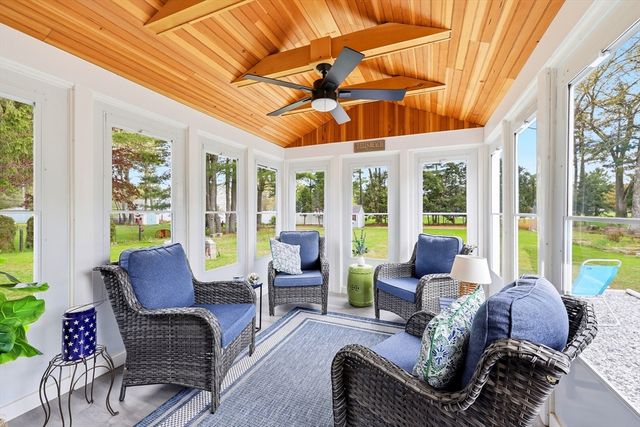 74 Shannon Ln, Westfield, MA 01085