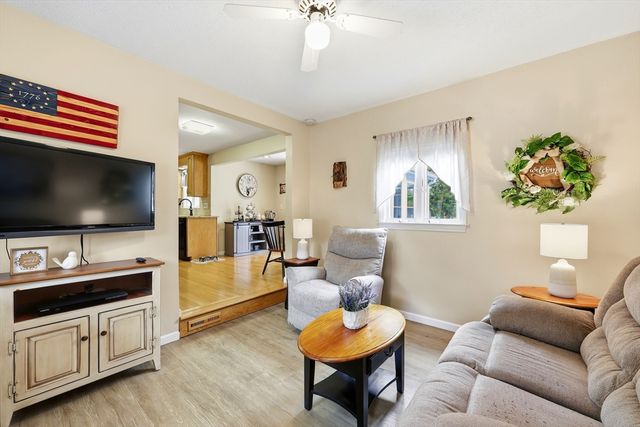 74 Shannon Ln, Westfield, MA 01085