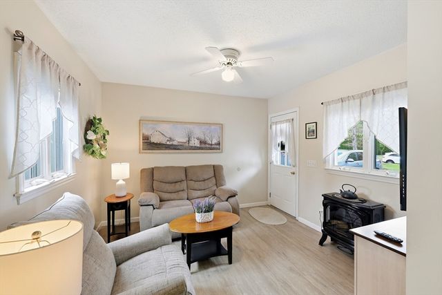 74 Shannon Ln, Westfield, MA 01085