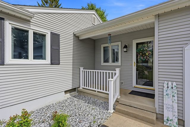 74 Shannon Ln, Westfield, MA 01085