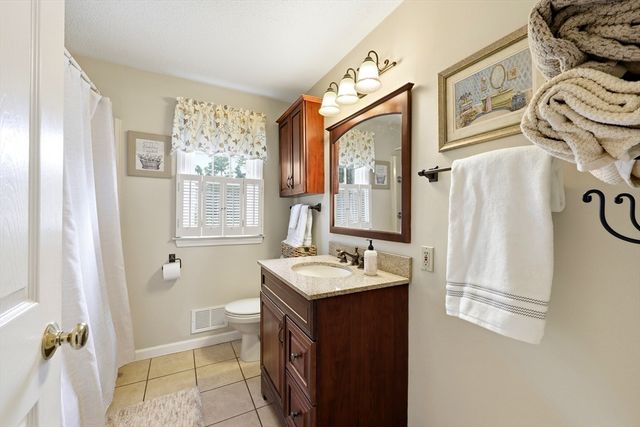 74 Shannon Ln, Westfield, MA 01085