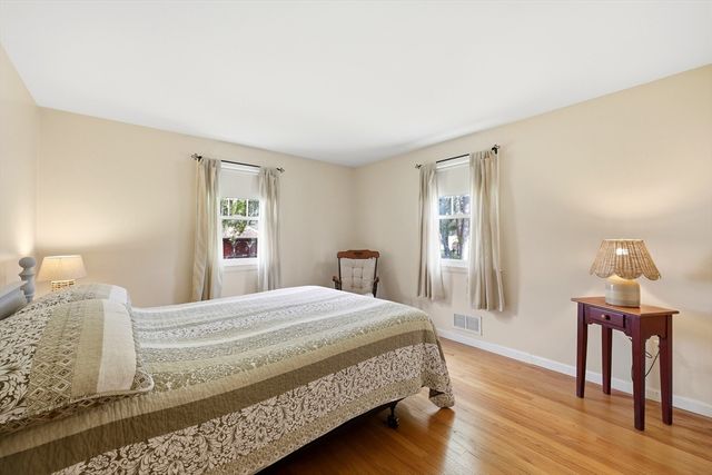 74 Shannon Ln, Westfield, MA 01085
