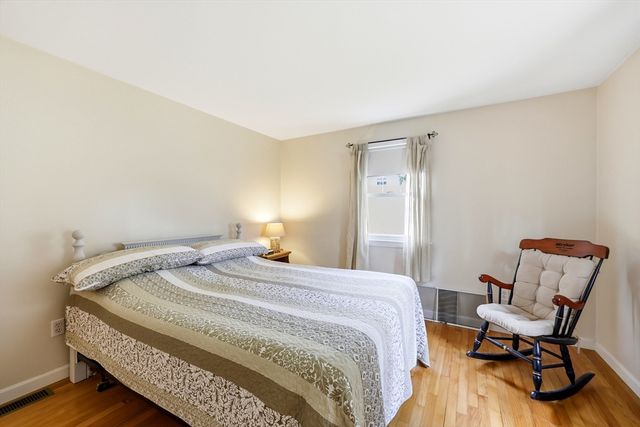 74 Shannon Ln, Westfield, MA 01085