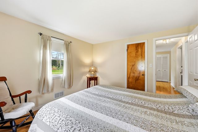 74 Shannon Ln, Westfield, MA 01085