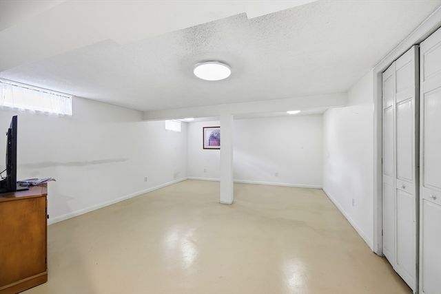 74 Shannon Ln, Westfield, MA 01085