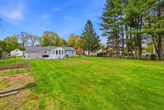 74 Shannon Ln, Westfield, MA 01085