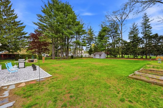 74 Shannon Ln, Westfield, MA 01085