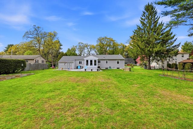 74 Shannon Ln, Westfield, MA 01085