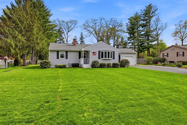 74 Shannon Ln, Westfield, MA 01085