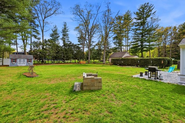 74 Shannon Ln, Westfield, MA 01085