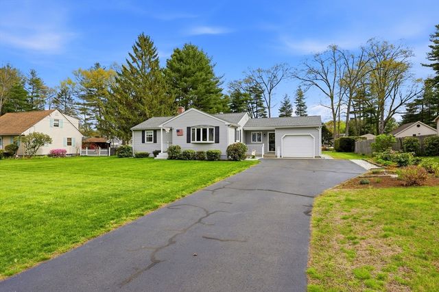 74 Shannon Ln, Westfield, MA 01085