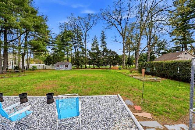 74 Shannon Ln, Westfield, MA 01085