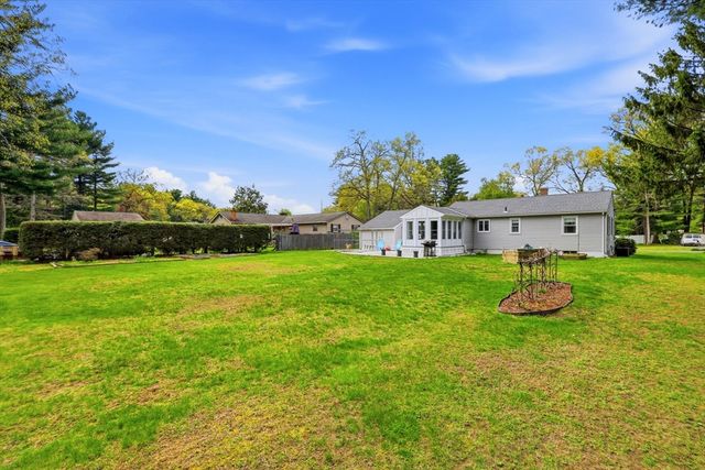 74 Shannon Ln, Westfield, MA 01085