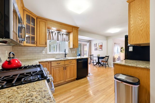 74 Shannon Ln, Westfield, MA 01085