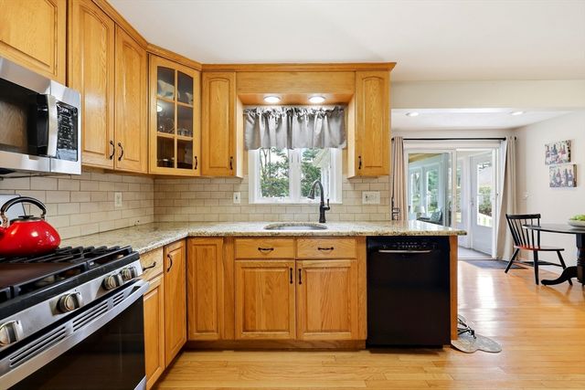 74 Shannon Ln, Westfield, MA 01085
