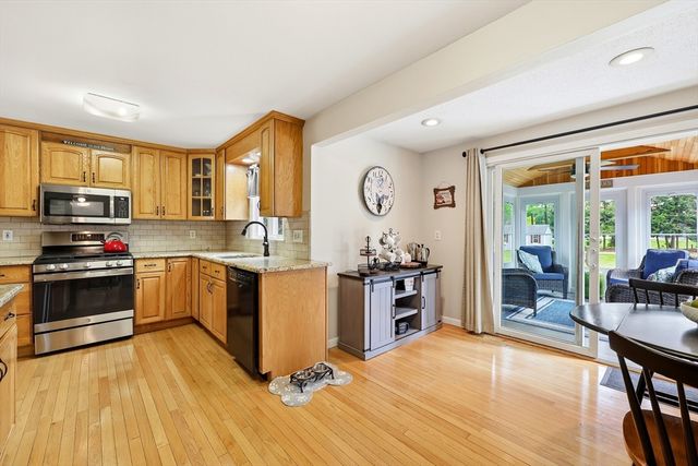 74 Shannon Ln, Westfield, MA 01085