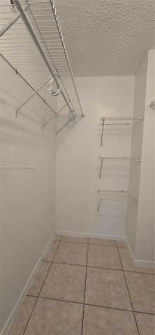9688 Fontainebleau Blvd 404, Miami, FL 33172