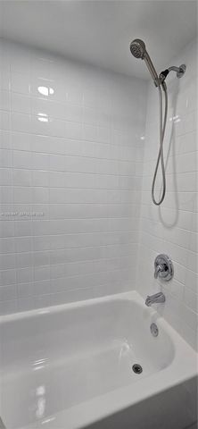 9688 Fontainebleau Blvd 404, Miami, FL 33172