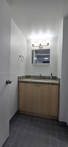 9688 Fontainebleau Blvd 404, Miami, FL 33172