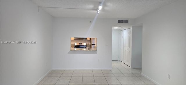 9688 Fontainebleau Blvd 404, Miami, FL 33172