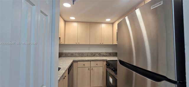 9688 Fontainebleau Blvd 404, Miami, FL 33172