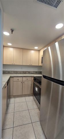 9688 Fontainebleau Blvd 404, Miami, FL 33172