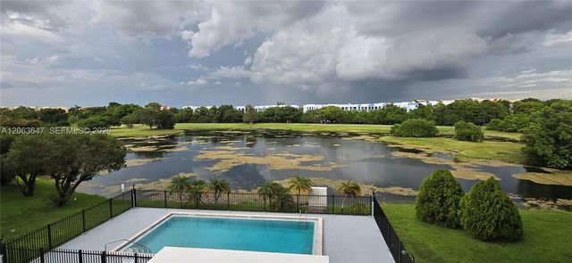 9688 Fontainebleau Blvd 404, Miami, FL 33172