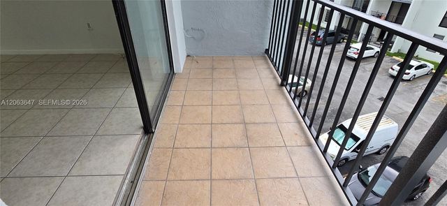 9688 Fontainebleau Blvd 404, Miami, FL 33172