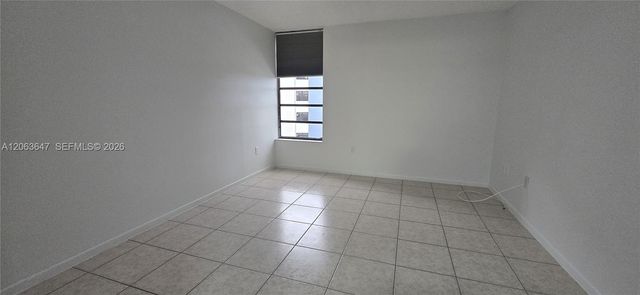 9688 Fontainebleau Blvd 404, Miami, FL 33172