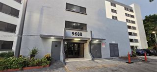 9688 Fontainebleau Blvd 404, Miami, FL 33172