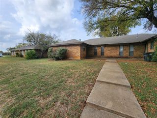 4405 Menzer Road, Fort Worth, TX 76103