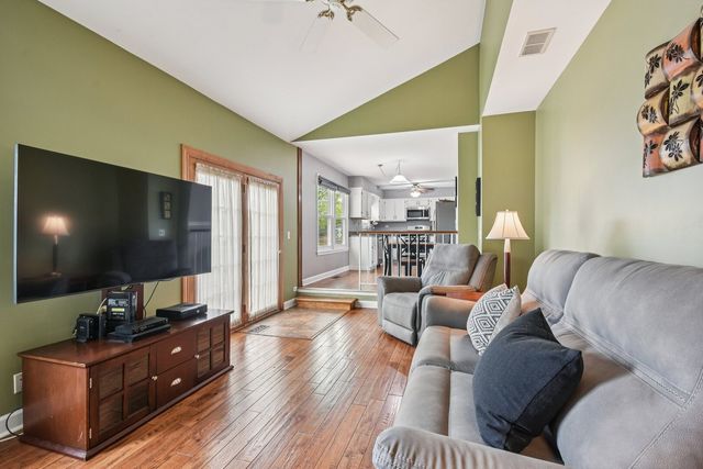 4425 Castlebar Lane, Hanover Park, IL 60133