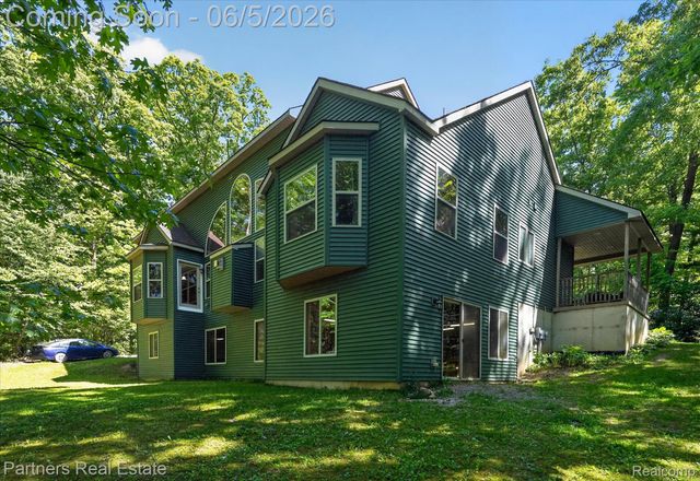 4053 Rolling Acres Drive, Hartland Township, MI 48353