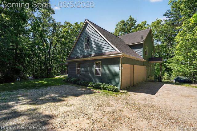 4053 Rolling Acres Drive, Hartland Township, MI 48353